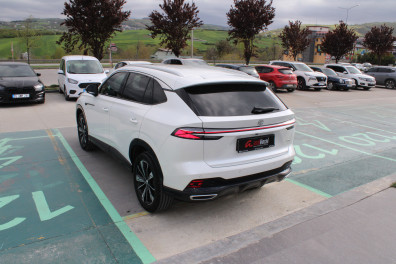 MG HS 1.5 T-GDİ LUXURY 2024 Model Otomatik Vites