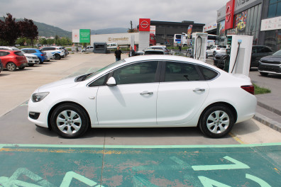 Opel Astra 1.6CDTİ DESİNG 2017 Model Otomatik Vites