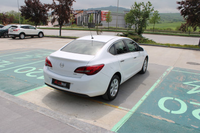 Opel Astra 1.6CDTİ DESİNG 2017 Model Otomatik Vites