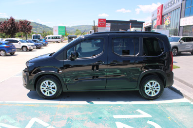 Peugeot Rifter  1.5 ALLURE 2025 Model Otomatik Vites