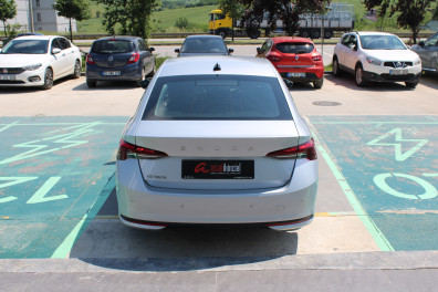 Skoda Octavia  1.5 MHEV ELİTE 2025 Model Otomatik Vites