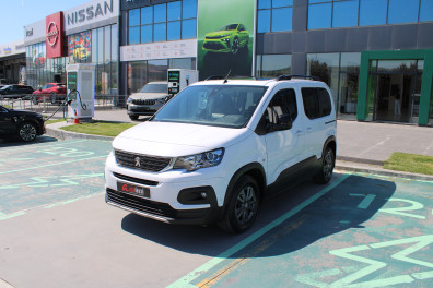 Peugeot Rifter 1.5 ALLURE 2022 Model Düz Vites