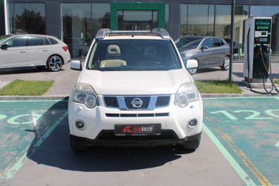 Nissan X-Trail  2.0DCİ PLATİNUM 4X4  2011 Model Otomatik Vites