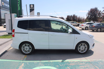 Ford  Tourneo COURİER 1.5TDCİ TİTANİUM 2019 Model Düz Vites