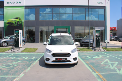 Ford  Tourneo COURİER 1.5TDCİ TİTANİUM 2019 Model Düz Vites
