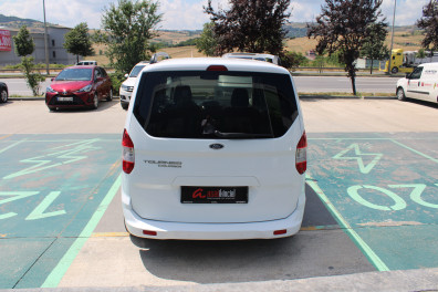 Ford  Tourneo COURİER 1.5TDCİ TİTANİUM 2019 Model Düz Vites