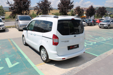 Ford  Tourneo COURİER 1.5TDCİ TİTANİUM 2019 Model Düz Vites
