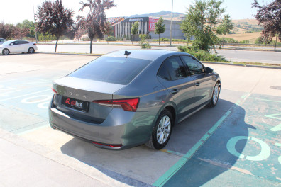 Skoda Octavia 1.5 MHEV ELİTE  2025 Model Otomatik Vites