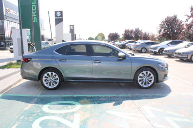 Skoda Superb 1.5MHEV PRESTİGE 2025 Model Otomatik Vites