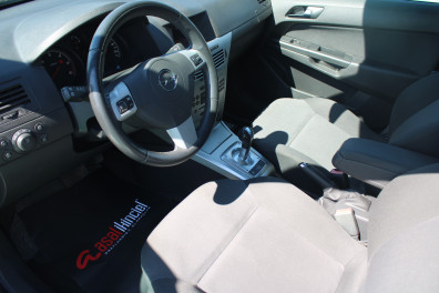 Opel Astra 1.3CDTİ ESSENTİA 2011 Model Otomatik Vites