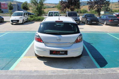 Opel Astra 1.3CDTİ ESSENTİA 2011 Model Otomatik Vites