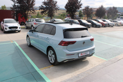 Volkswagen Golf 1.5 e-TSİ STYLE AT 2025 Model Otomatik Vites
