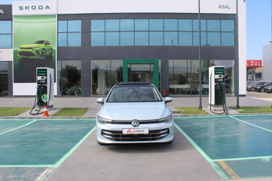 Volkswagen Golf 1.5 e-TSİ STYLE AT 2025 Model Otomatik Vites