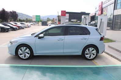 Volkswagen Golf 1.5 e-TSİ STYLE AT 2025 Model Otomatik Vites