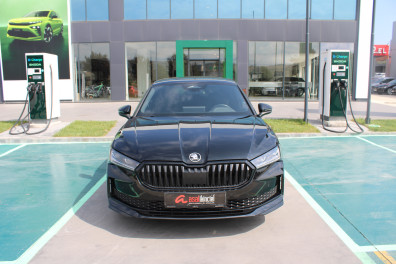 Skoda Superb 1.5 PLUG İN HYBRİD AT 2025 Model Otomatik Vites