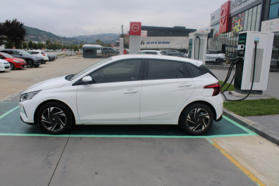 Hyundai i20  1.4MPİ STYLE 2021 Model Otomatik Vites