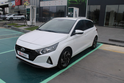 Hyundai i20  1.4MPİ STYLE 2021 Model Otomatik Vites