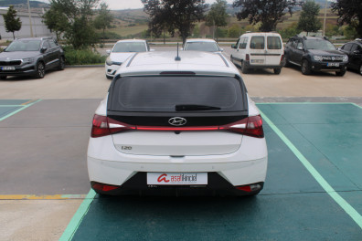 Hyundai i20  1.4MPİ STYLE 2021 Model Otomatik Vites