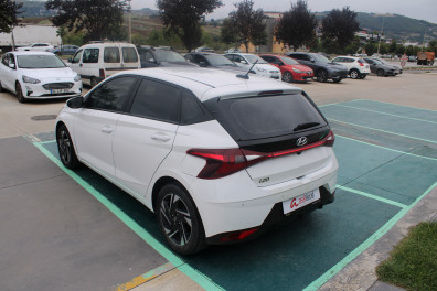 Hyundai i20  1.4MPİ STYLE 2021 Model Otomatik Vites