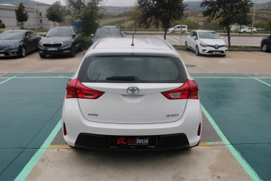 Toyota Auris 1.33 LİFE 2015 Model Düz Vites