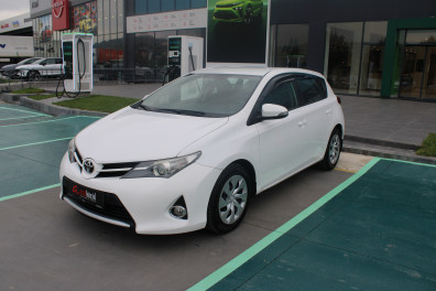 Toyota Auris 1.33 LİFE 2015 Model Düz Vites