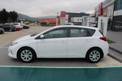 Toyota Auris 1.33 LİFE 2015 Model Düz Vites