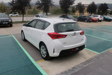 Toyota Auris 1.33 LİFE 2015 Model Düz Vites