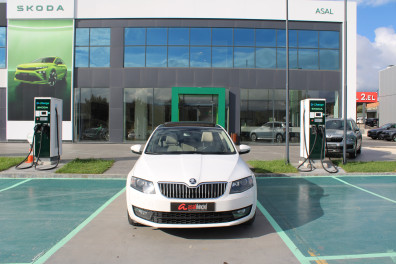Skoda Octavia 1.6TDİ STYLE SUNROOF 2015 Model Otomatik Vites
