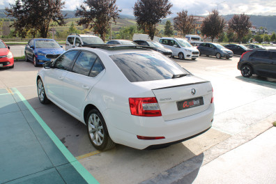 Skoda Octavia 1.6TDİ STYLE SUNROOF 2015 Model Otomatik Vites