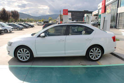 Skoda Octavia 1.6TDİ STYLE SUNROOF 2015 Model Otomatik Vites