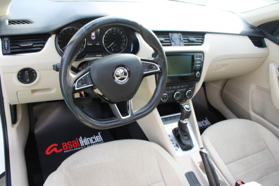 Skoda Octavia 1.6TDİ STYLE SUNROOF 2015 Model Otomatik Vites