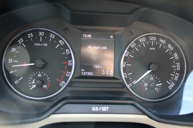 Skoda Octavia 1.6TDİ STYLE SUNROOF 2015 Model Otomatik Vites