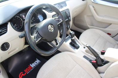 Skoda Octavia 1.6TDİ STYLE SUNROOF 2015 Model Otomatik Vites