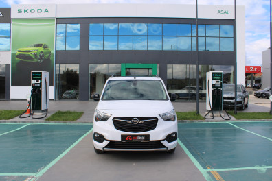 Opel Combo 1.5D ULTİMATE 2023 Model Otomatik Vites