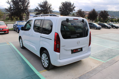 Opel Combo 1.5D ULTİMATE 2023 Model Otomatik Vites