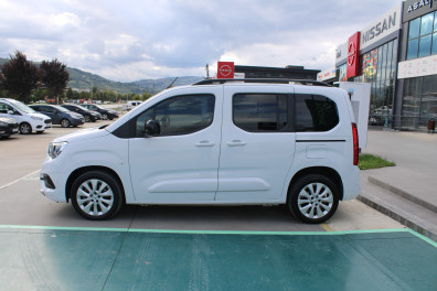 Opel Combo 1.5D ULTİMATE 2023 Model Otomatik Vites