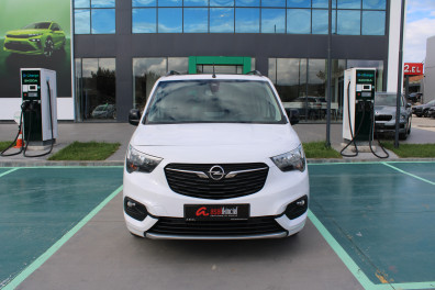Opel Combo 1.5D ULTİMATE 2023 Model Otomatik Vites