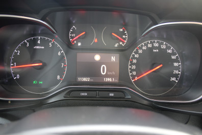 Opel Combo 1.5D ULTİMATE 2023 Model Otomatik Vites