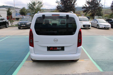 Opel Combo 1.5D ULTİMATE 2023 Model Otomatik Vites