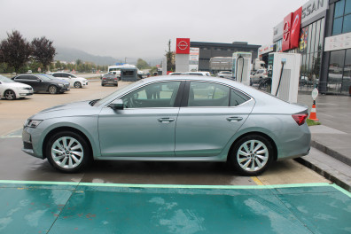 Skoda Octavia  1.5 MHEV PREMİUM 2026 Model Otomatik Vites