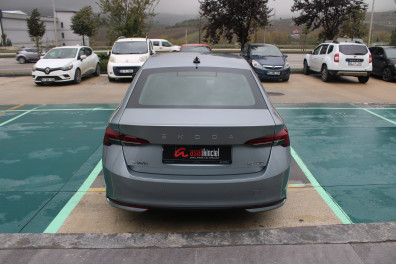Skoda Octavia  1.5 MHEV PREMİUM 2026 Model Otomatik Vites
