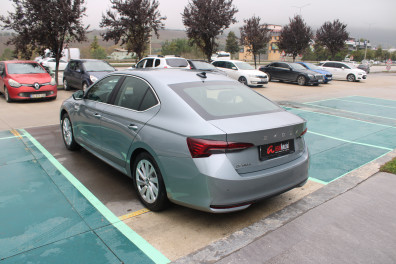 Skoda Octavia  1.5 MHEV PREMİUM 2026 Model Otomatik Vites