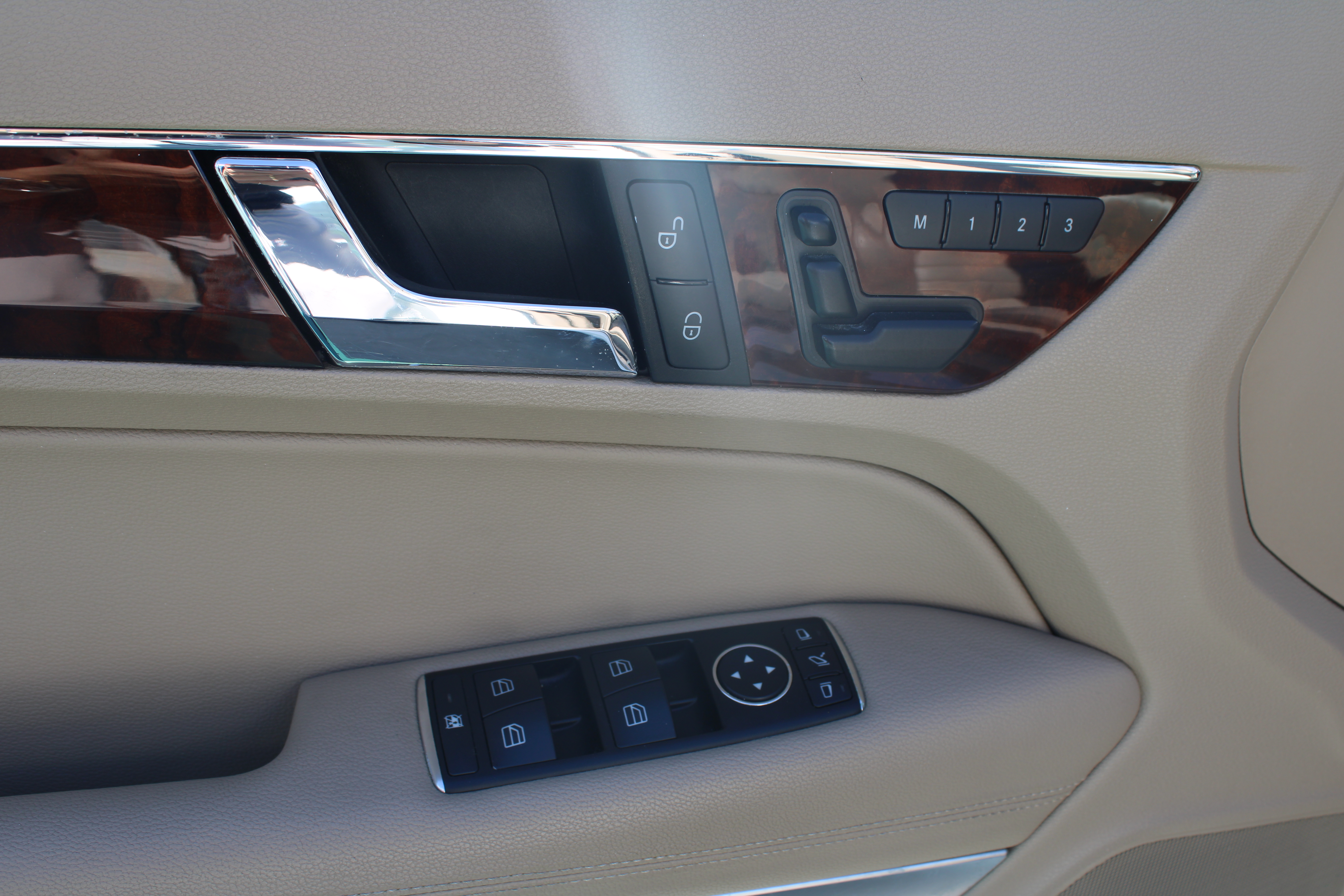 Mercedes-Benz E Serisi E250 CGİ AMG CABRİO 2012 Model Otomatik Vites