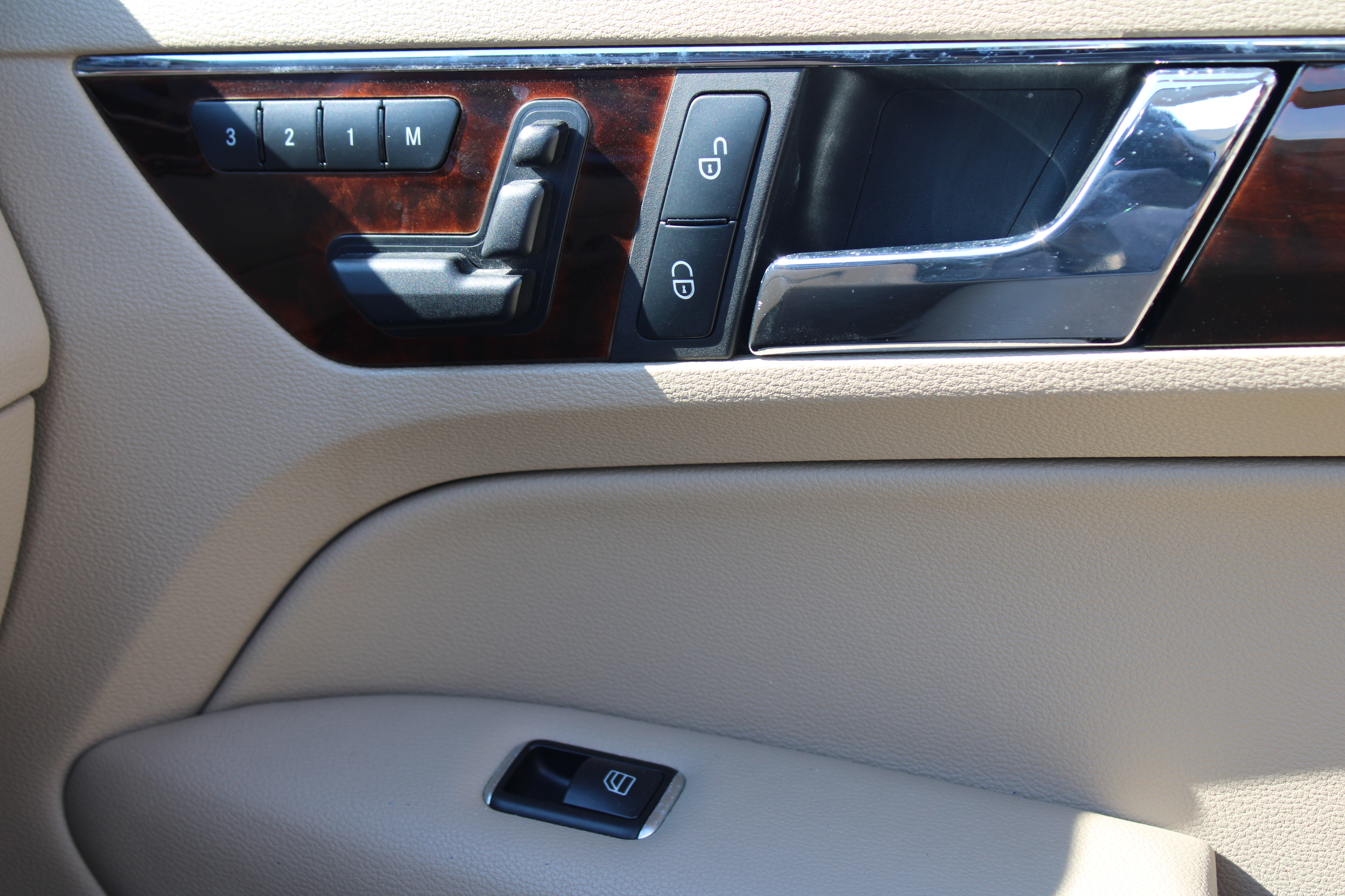 Mercedes-Benz E Serisi E250 CGİ AMG CABRİO 2012 Model Otomatik Vites